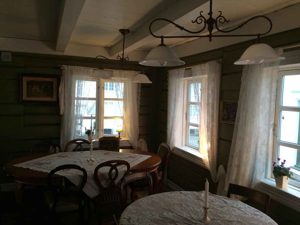 Gjestehuset Ibsen Grimstad  Exteriér fotografie