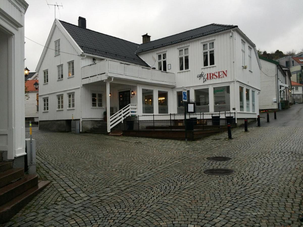 Gjestehuset Ibsen Grimstad  Pokoj fotografie
